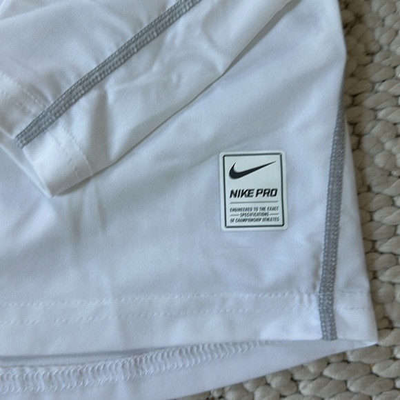 Preowned good condition Nike pro dri fit fitted Size M. - Picture 5 of 7